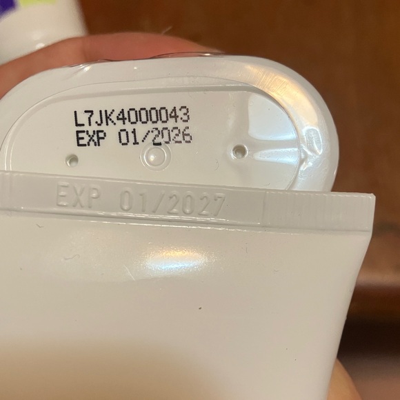 Rodan + Fields Spotless Daily Acne Wash and Acne Clearing Treatment - Picture 6 of 6